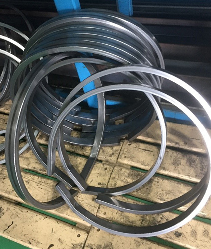 215-角パイプリング曲げ。5ｘ12の内側に9ｘ9のパイプを入れて使用。