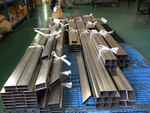 236-ステンレス角パイプ角度切