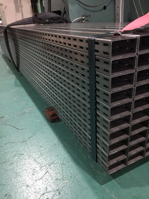 325-別注スリットパイプ