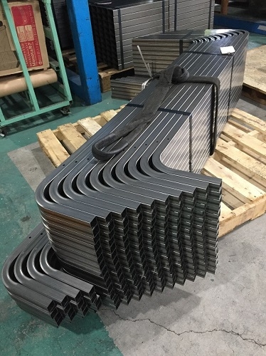 角パイプ 曲げ+穴あけ